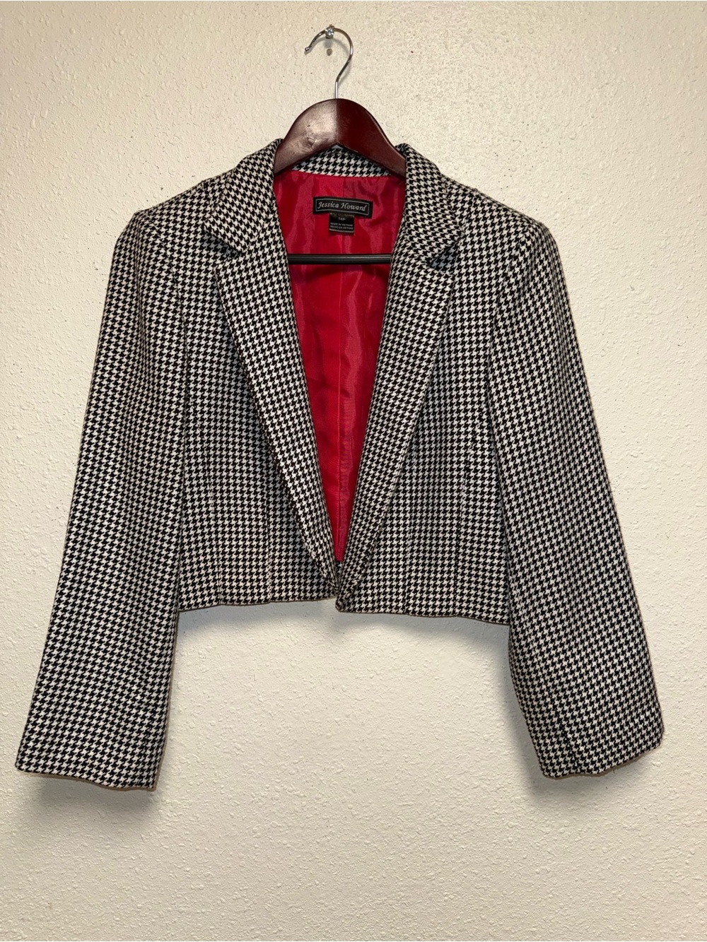 Jessica Howard Black & White Houndstooth Cropped Blazer with Red Lining